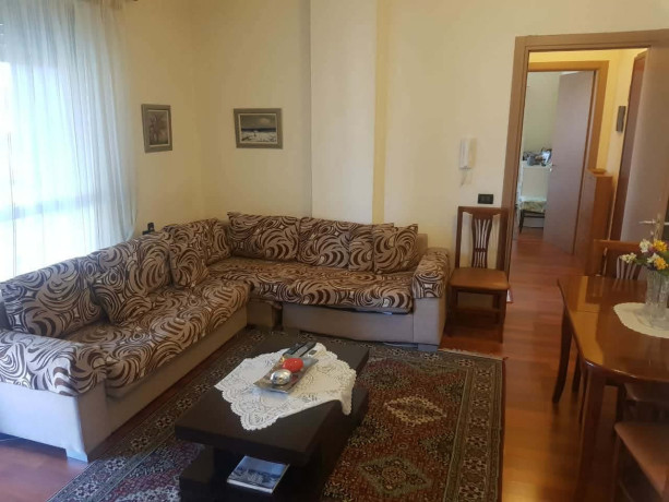 jepet-me-qera-apartamenti-11-pazari-i-ri-tirane-big-2