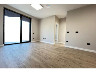 Zyre Me Qera tek Shkolla e Kuqe (ID BZ2843) Tirane