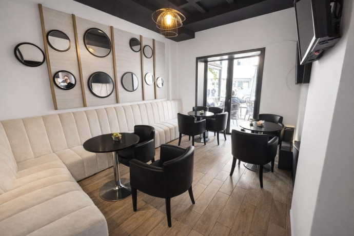 lokal-me-qera-tek-21-dhjetori-id-bl2177-tirane-big-0