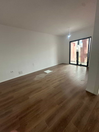 zyre-me-qera-11-tek-rruga-e-kavajes-id-bz2846-tirane-big-0