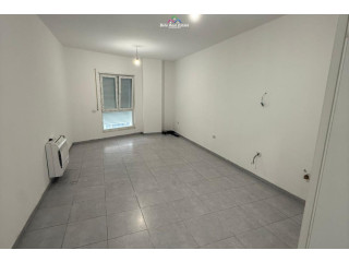 Zyre me Qera 2+1 tek Rruga e Barrikadave (ID BZ2849) Tirane