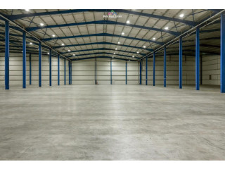 Magazine Me Qera ne Autostraden Tirane-Durres ( ID BM310) Tirane