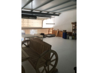 Magazine me Qera Ne Autostraden Tirane- Durres ( ID BM313) Tirane