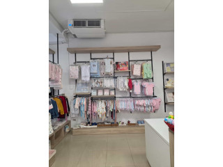 Shitje Biznesi Butik Rrobash Ne Astir (ID BSHB174) Tirane Astir, Kashar, Bashkia Tiranë, Qarku i Tiranës, Shqipëria Qendrore, 1051, Shqipëria