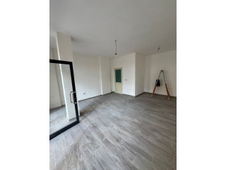 Dyqan Me Qera Prane Stadiumit Dinamo ( ID BD21828) Tirane