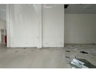 Dyqan Me Qera Tek Rruga e Barrikadave (ID BD21831) Tirane