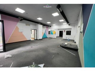 Zyre Me Qera Tek Farmacia 10 (ID BZ2881) Tirane