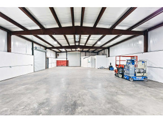 Magazine Me Qera Ne Tufine ( ID BM320) Tirane