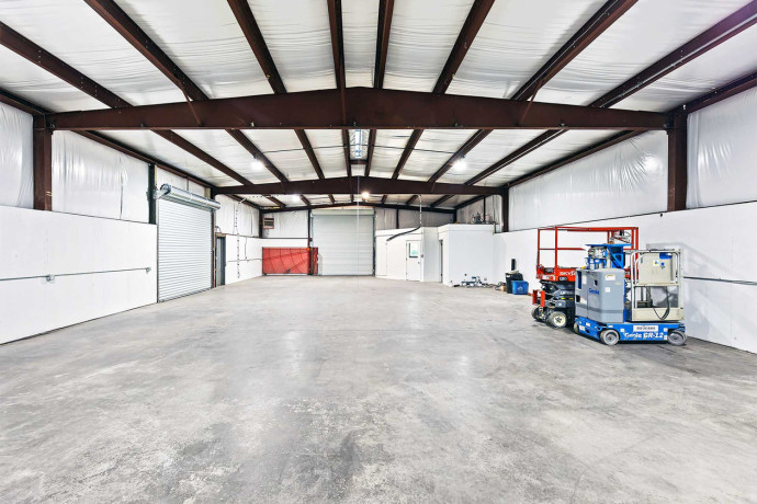 magazine-me-qera-ne-tufine-id-bm320-tirane-big-0