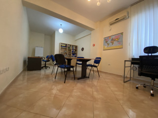 Okazion. Zyrё me qera 70m2 (1+1) në rrugën e Kavajës, Tiranё