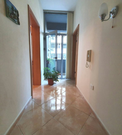 okazion-zyre-me-qera-70m2-11-ne-rrugen-e-kavajes-tirane-big-2