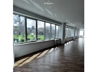 Zyre Me Qera tek Stadiumi Dinamo (ID BZ2900) Tirane