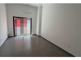 Zyre Me Qera Tek Farmacia 10 (ID BZ2903) Tirane