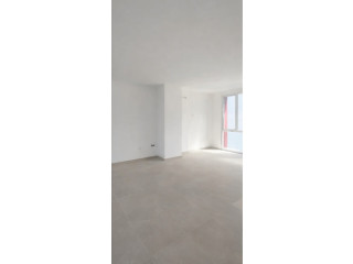 Zyre Me Qera 3+1 Tek Farmacia 10 (ID BZ2902) Tirane