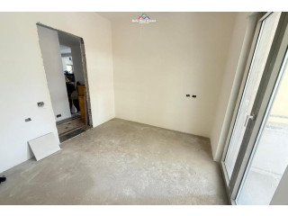 Zyre Me qera 3+1 Tek Kompleksi Delijorgji (ID BZ2904) Tirane