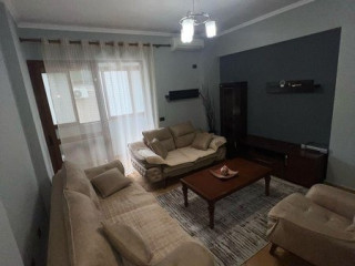 Apartament 2+1 Me Qira në Komunën e Parisit, Tiranë