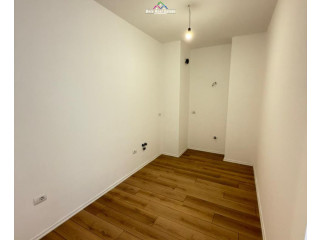 Zyre Me Qera 2+1 tek Rruga e Barrikadave (ID BZ2910) Tirane