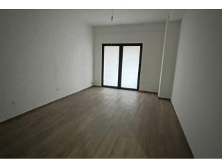 Zyre me Qera tek Farmacia 10 (ID BZ2460) Tirane.