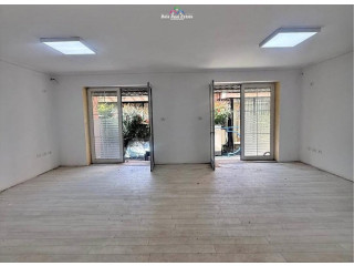 Dyqan Me Qera Tek 21 Dhjetori (ID BD21870) Tirane