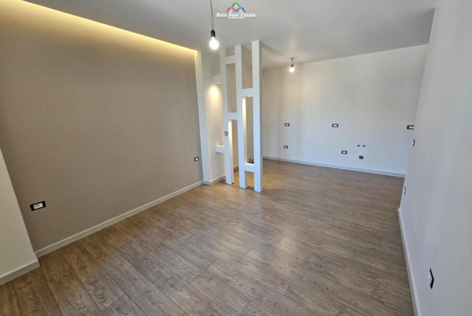 garsioniere-ne-shitje-tek-zogu-i-zi-id-bshg36-tirane-big-0