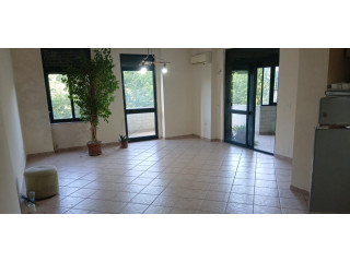 Zyre Me Qera Tek Ish Ekspozita (ID BZ2924) Tirane