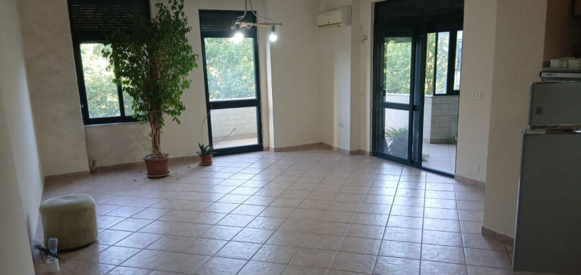 zyre-me-qera-tek-ish-ekspozita-id-bz2924-tirane-big-0