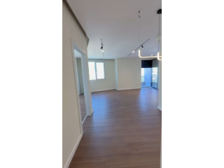 Apartament 2+1+ Post parkimi Për Shitje në Materniteti i Ri, Tiranë
