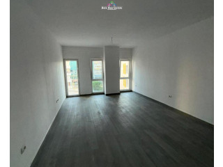 Zyre Me Qera Tek Zogu I Zi (ID BZ2975) Tirane