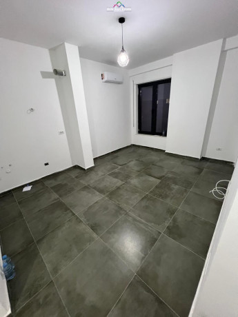 zyre-me-qera-tek-ish-stacioni-trenit-id-bz2758-tirane-big-0