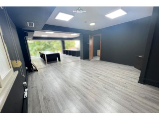 Zyre Me Qera 3+1 ne Bllok (ID BZ2210) Tirane