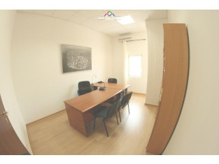 Zyre Me Qera 3+1 tek Farmacia 10 (ID BZ2914) Tirane..123