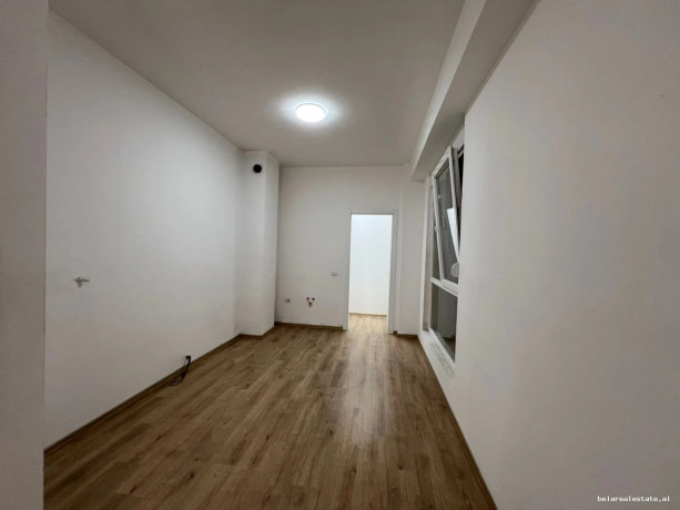 zyre-me-qera-31-tek-fusha-e-aviacionit-id-bz2998-tirane-big-0