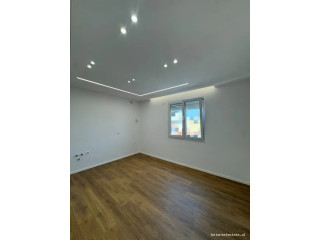 Apartament Ne Shitje 2+1 Tek Shkolla Kuqe (ID B121218) Tirane.,.,