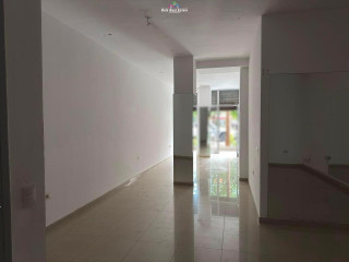 Dyqan Me Qera Tek Komuna e Parisit (ID BD21918) Tirane.,.,.,